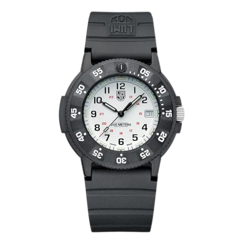 Reloj Luminox XS.3007.EVO.S para hombre con piel blanca y piel negra, moderno, actual, casual.